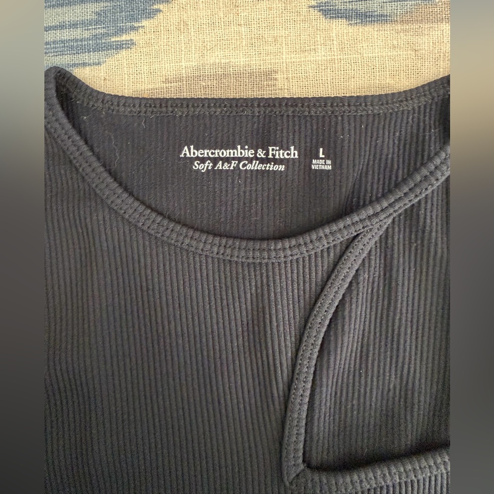 Abercrombie & Fitch Seamless Soft Asymmetrical Ribbed Black Top - Size Large - Picture 3 of 3